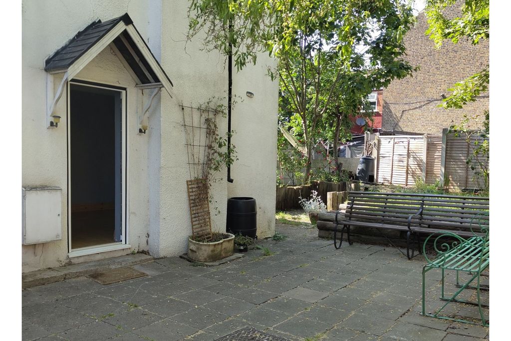 Property photo 2 of 27
