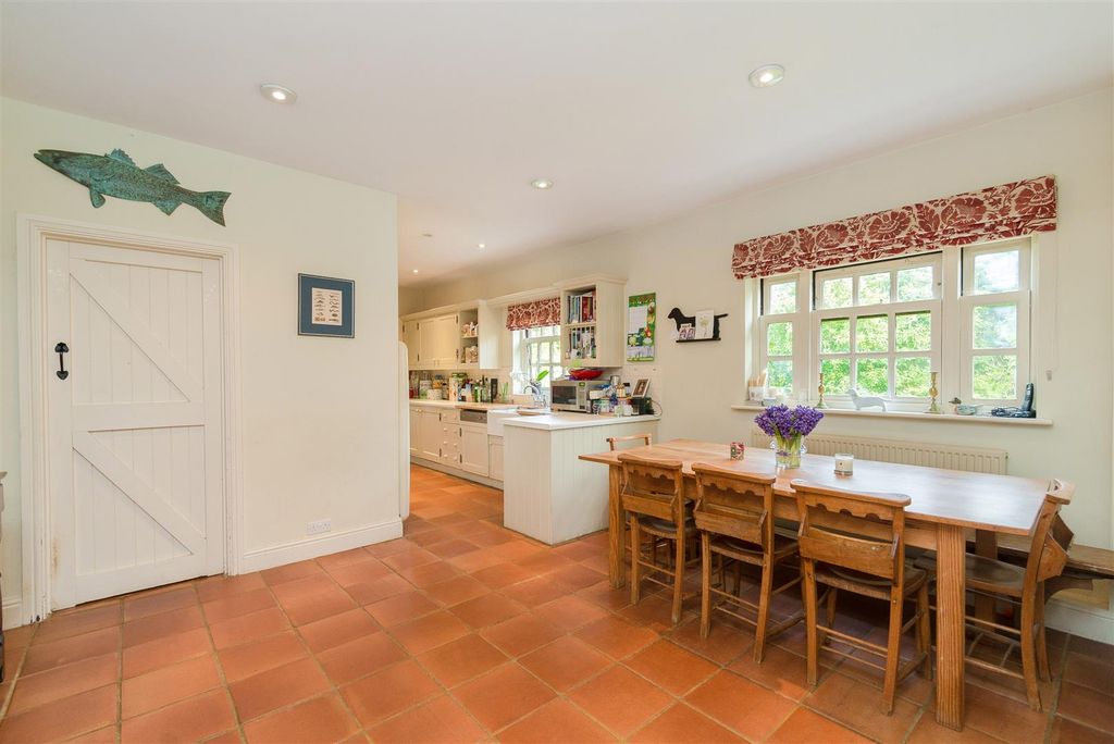 Property photo 2 of 19 Kitchen/Breakfast Room