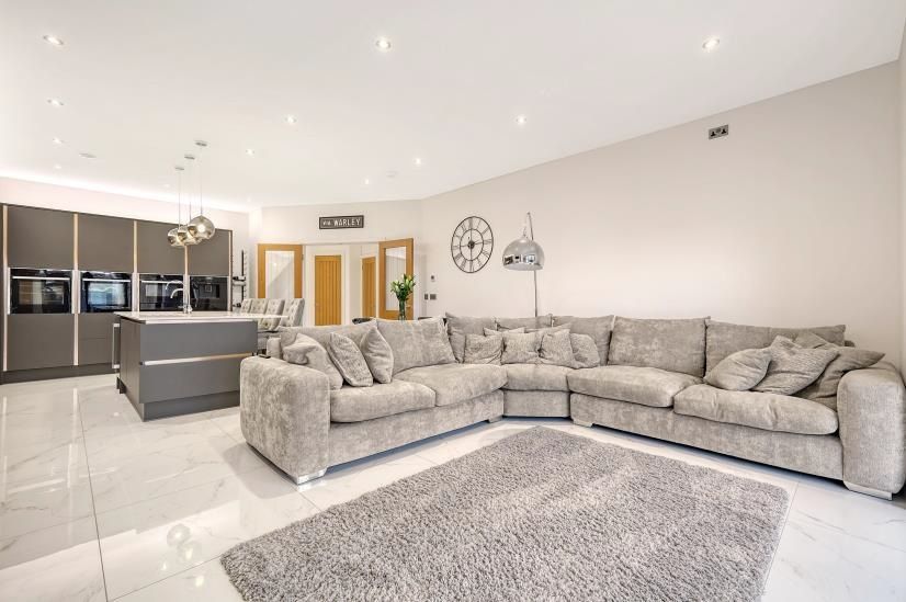 Property photo 2 of 41 Picture No. 23