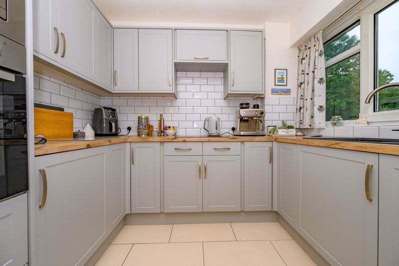 Property photo 2 of 19 Kitchen