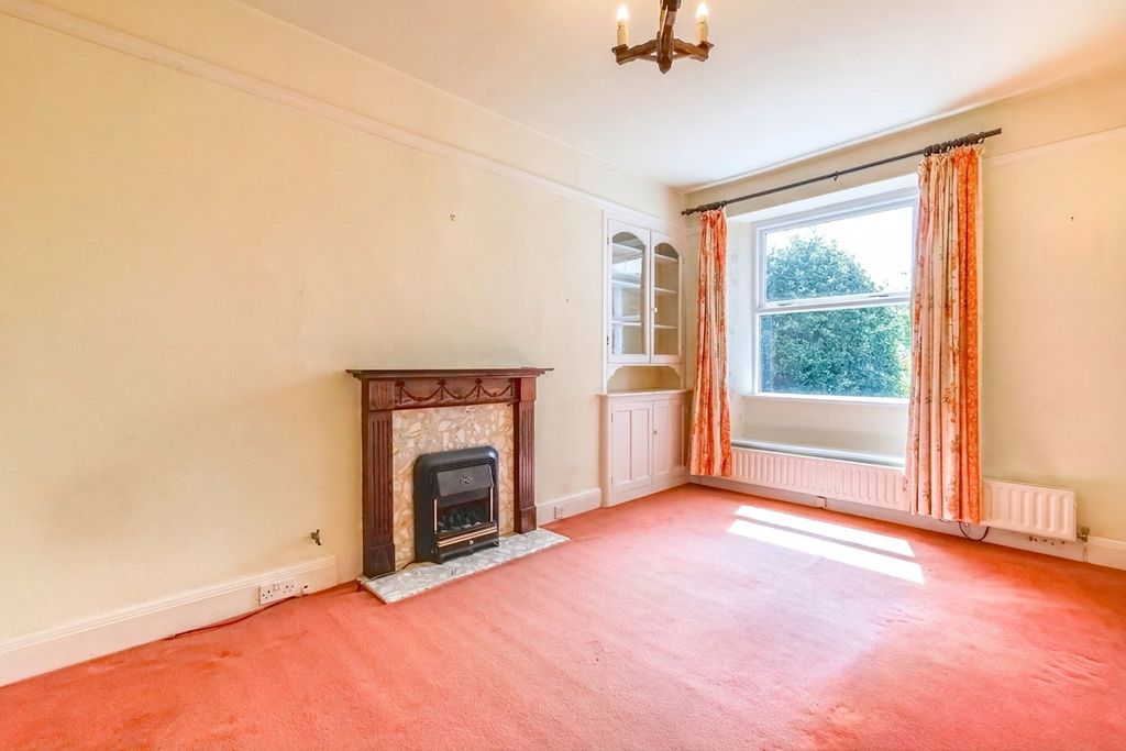 Property photo 3 of 34