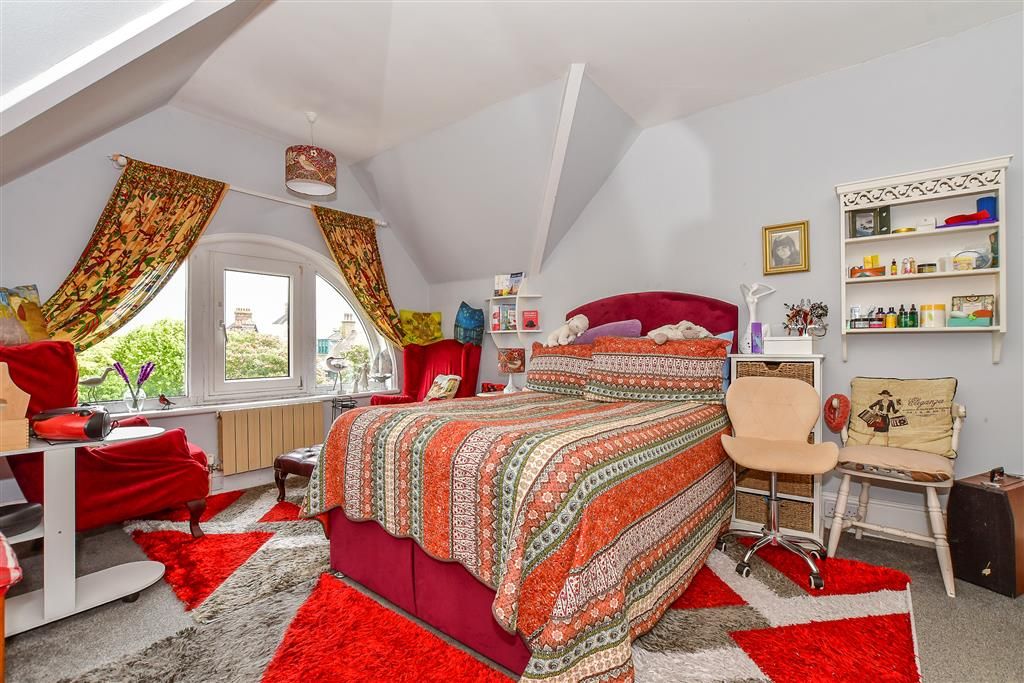 Property photo 3 of 11 Bedroom 1
