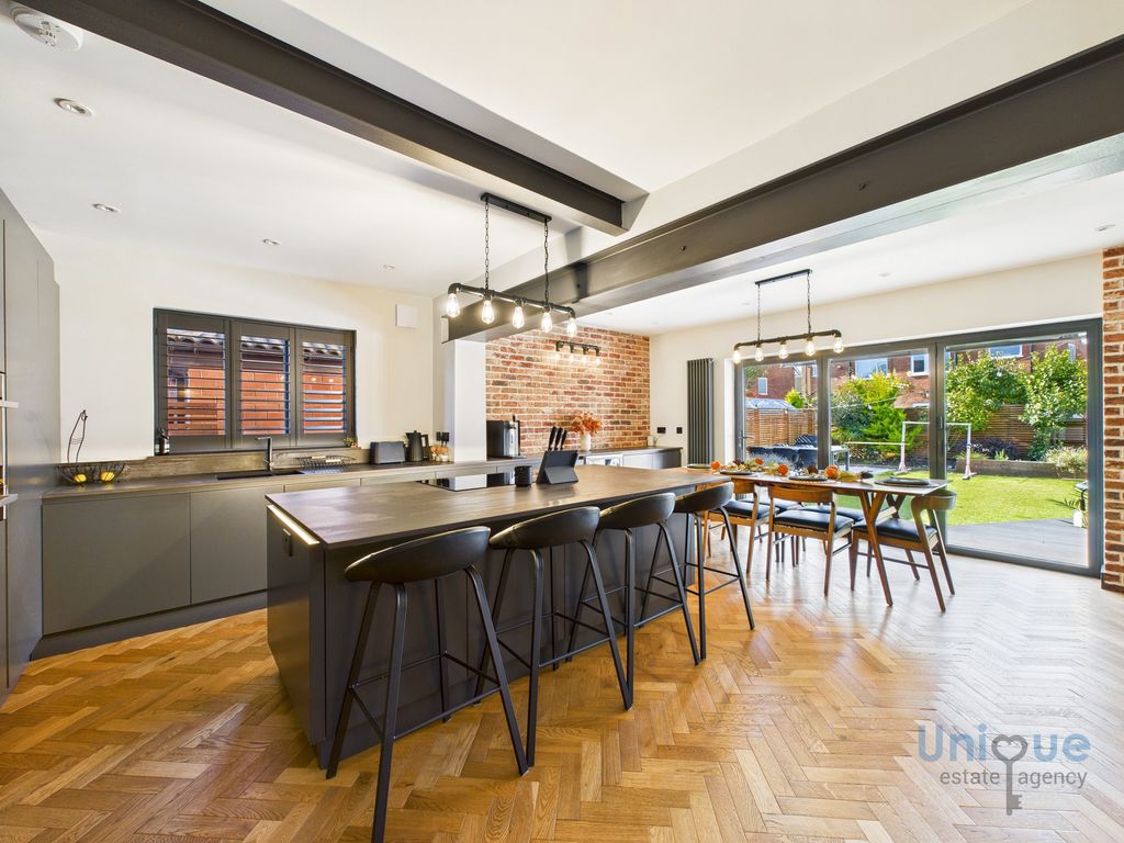 Property photo 2 of 46