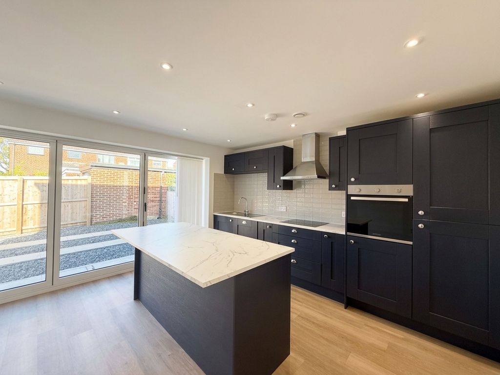 Property photo 1 of 12 Kitchen