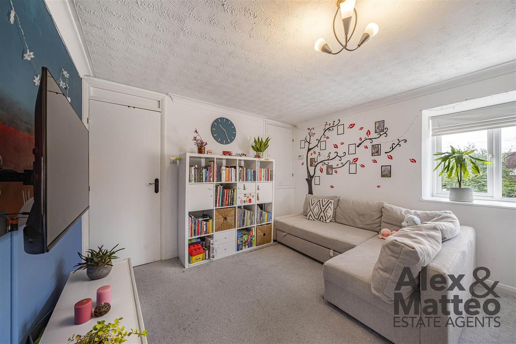 Property photo 1 of 17 Victory Way