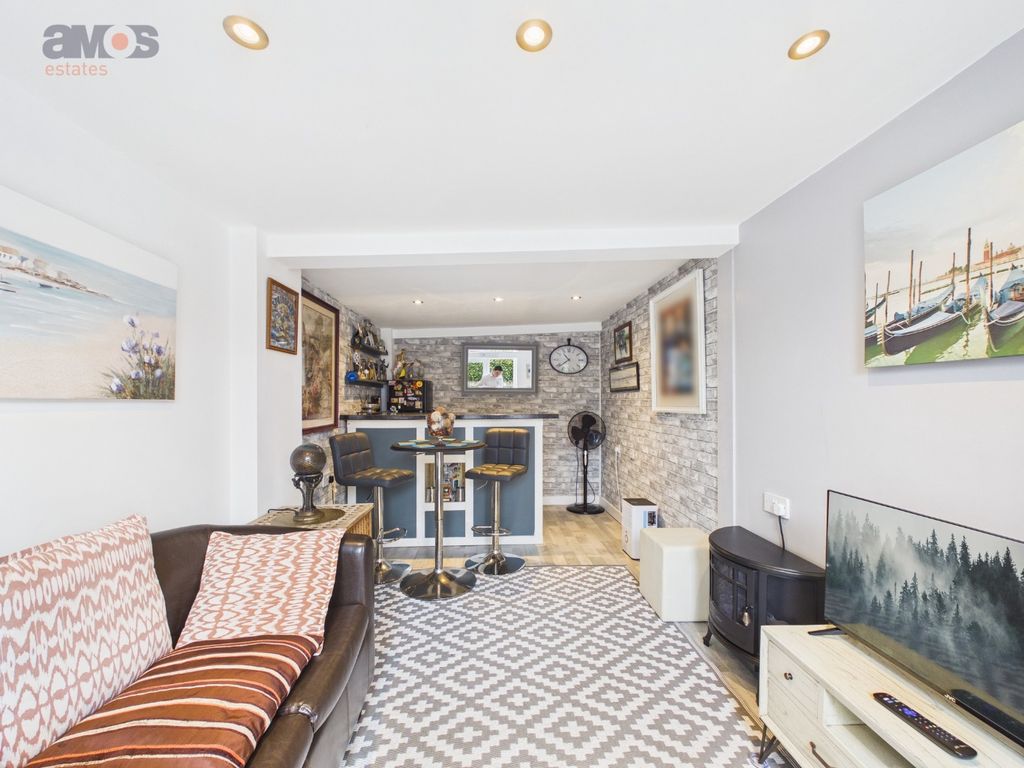 Property photo 3 of 23 4990916