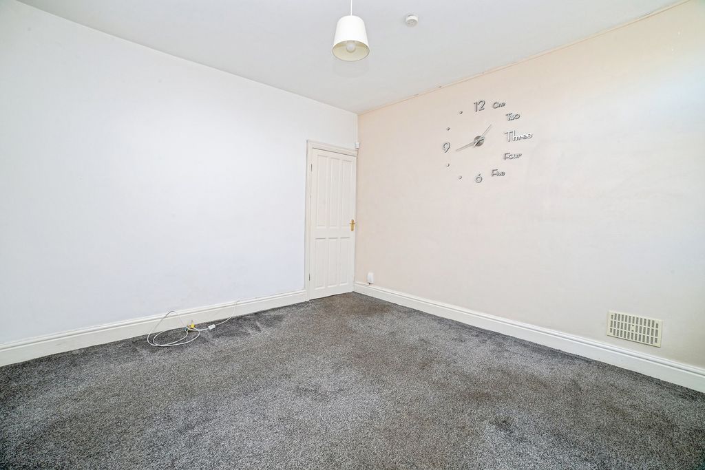 Property photo 3 of 16 Pbox-Img.Jpg