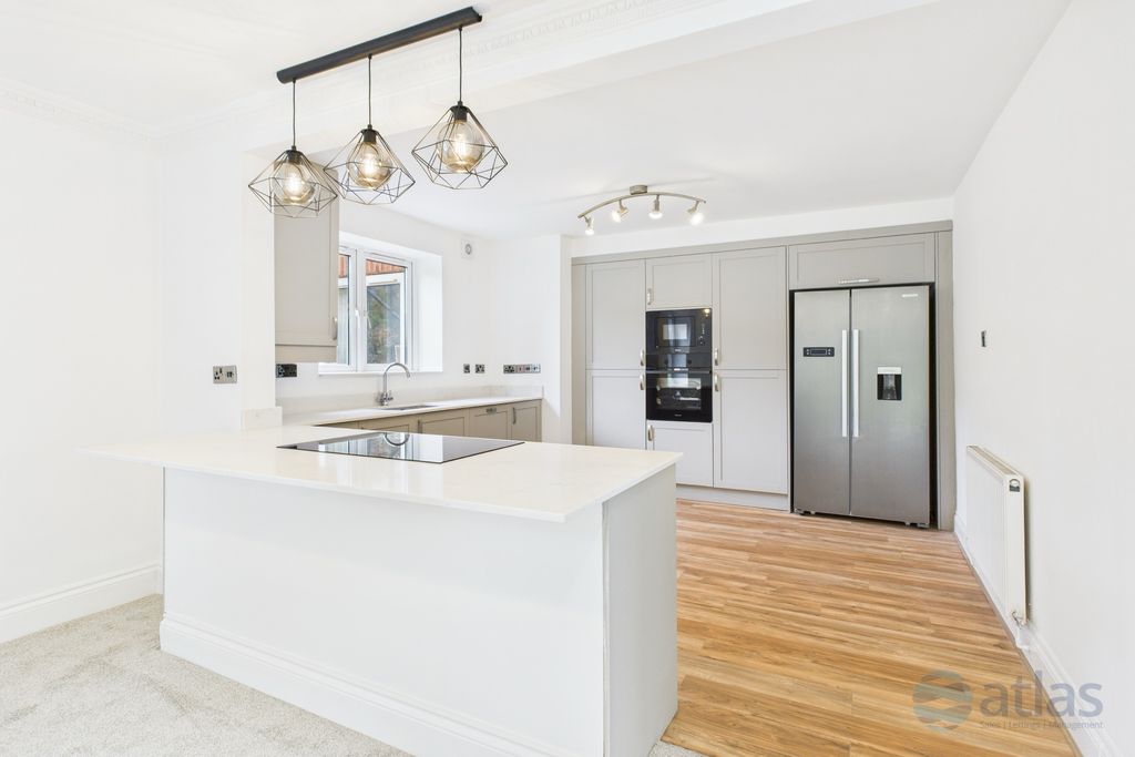 Property photo 2 of 21 Kitchen