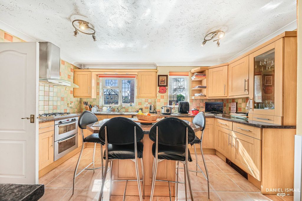 Property photo 3 of 37