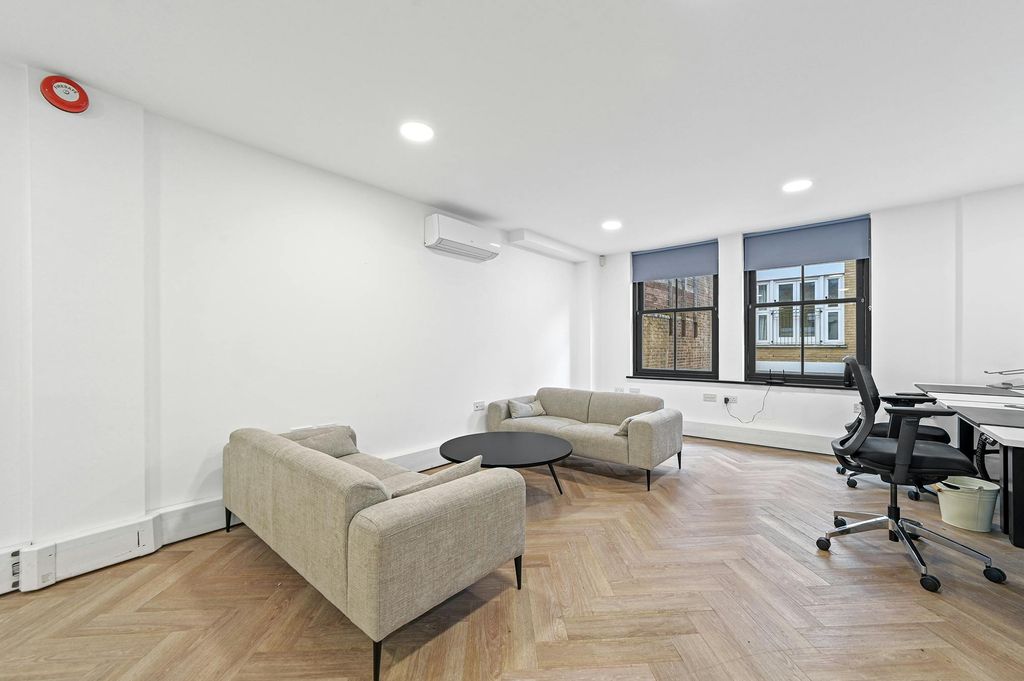 Property photo 3 of 12 Olbc152Curtainroad431.Jpg