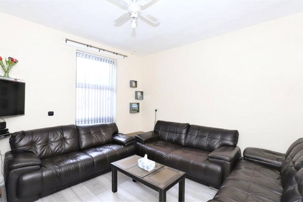Property photo 2 of 15 Picture No. 04