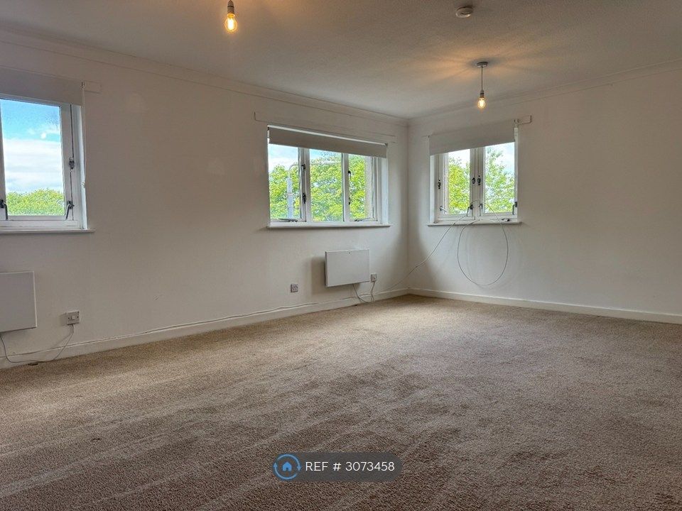 Property photo 3 of 9 Lounge