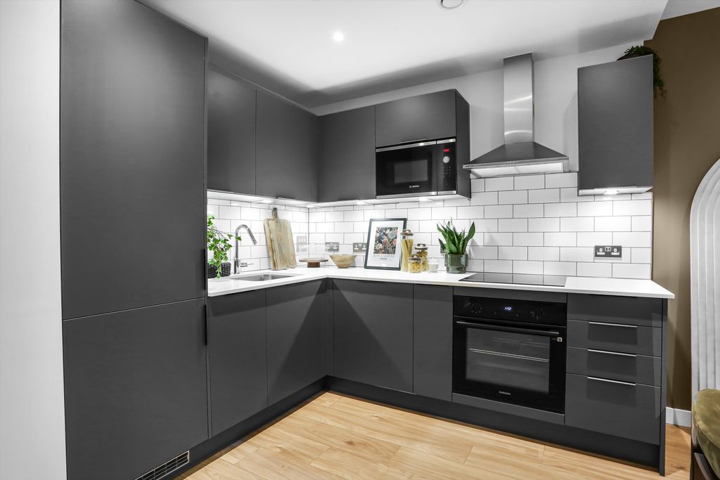 Property photo 3 of 21 Image