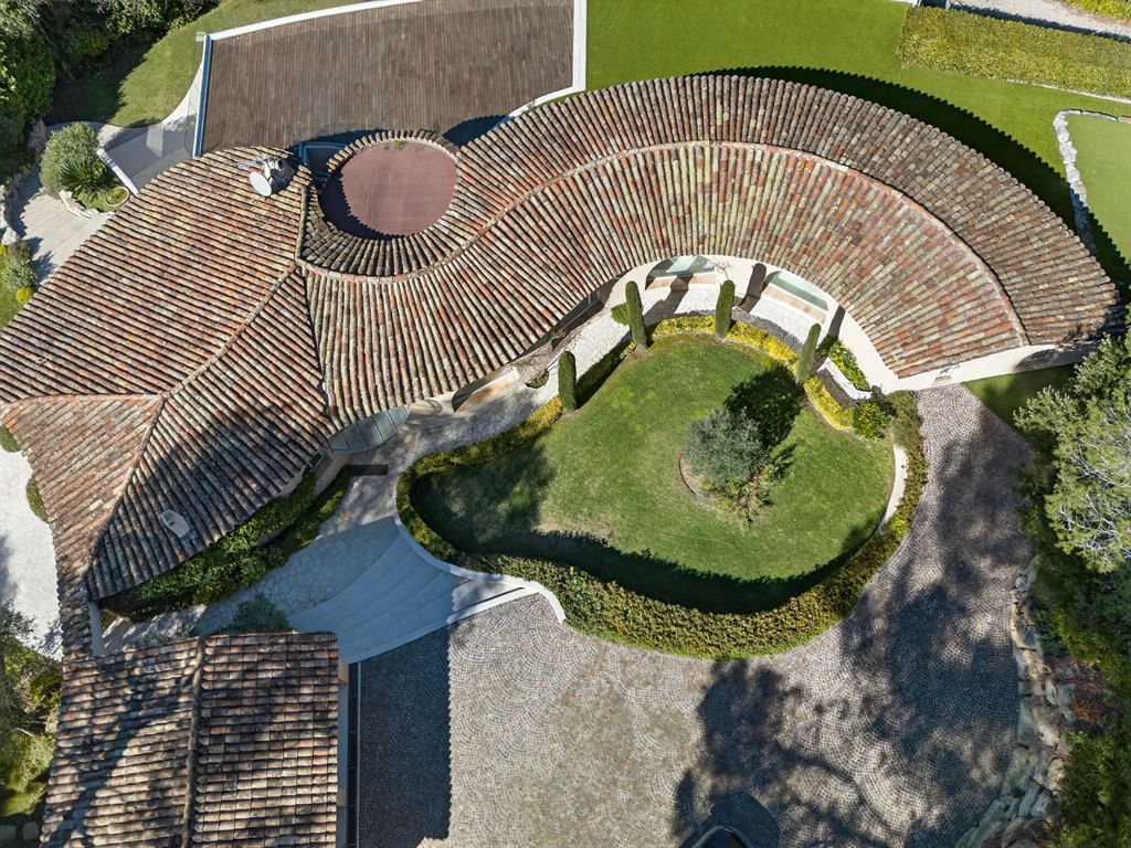 Property photo 2 of 14