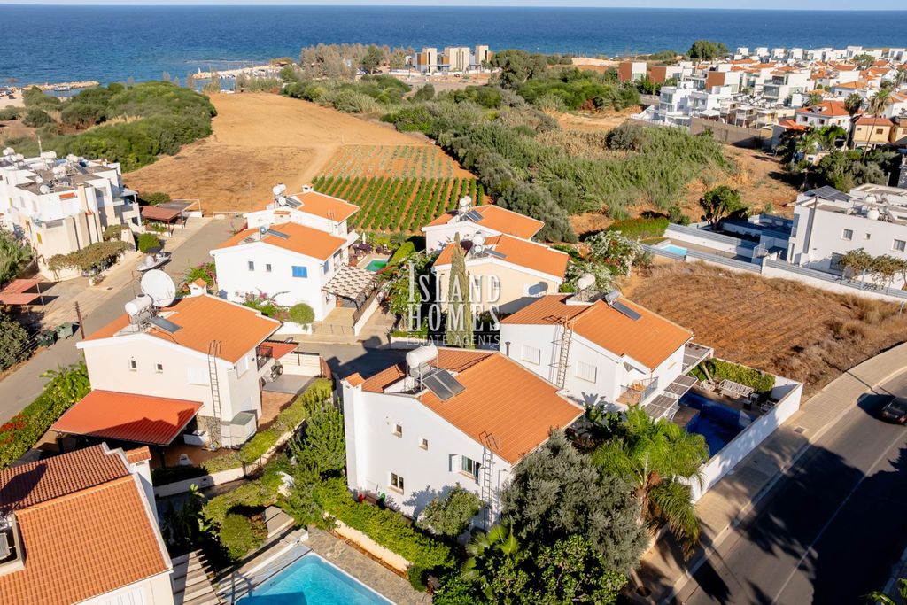 Property photo 2 of 32