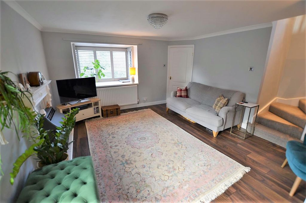 Property photo 3 of 18 Living Room