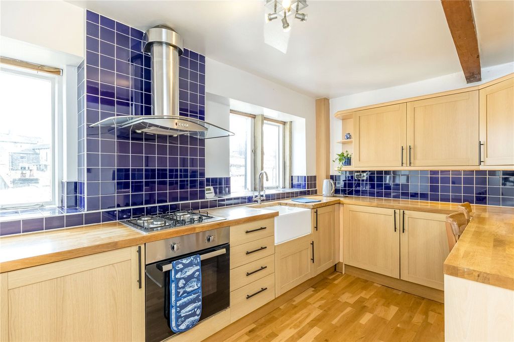 Property photo 2 of 18 Breakfast Kitchen