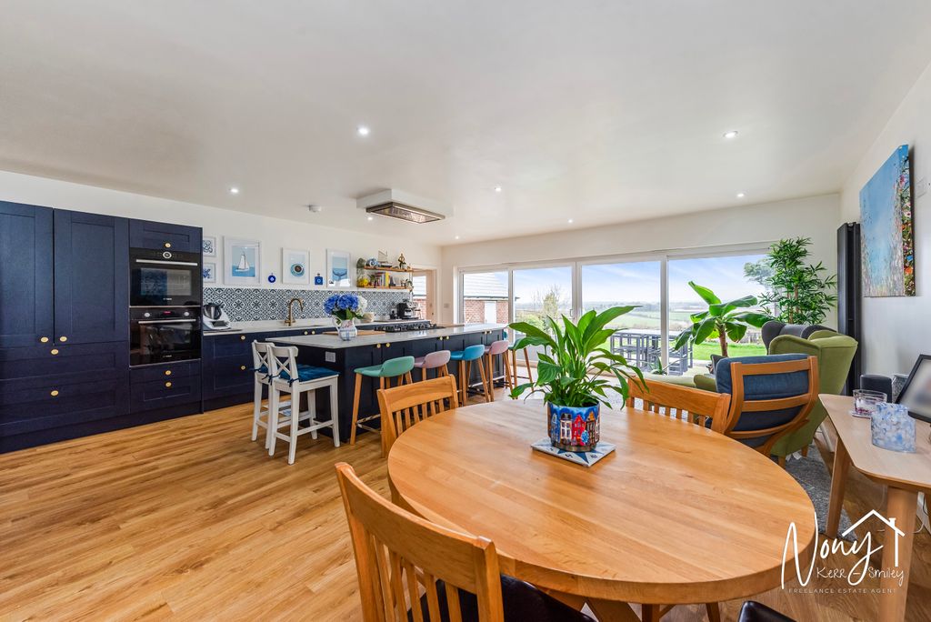 Property photo 2 of 34 Ph39_6439696 - Copy