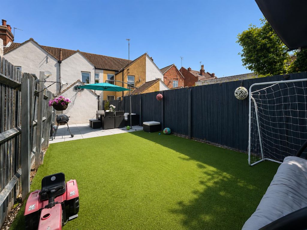 Property photo 2 of 18 1D265075-Ca39-44Bb-92E6-F330Bc42B0F4.Png