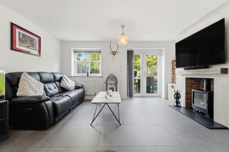 Property photo 3 of 21 4680742