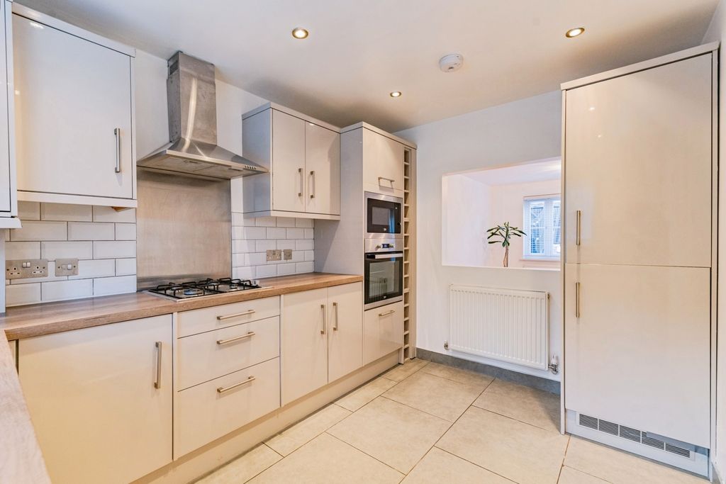 Property photo 2 of 11 2