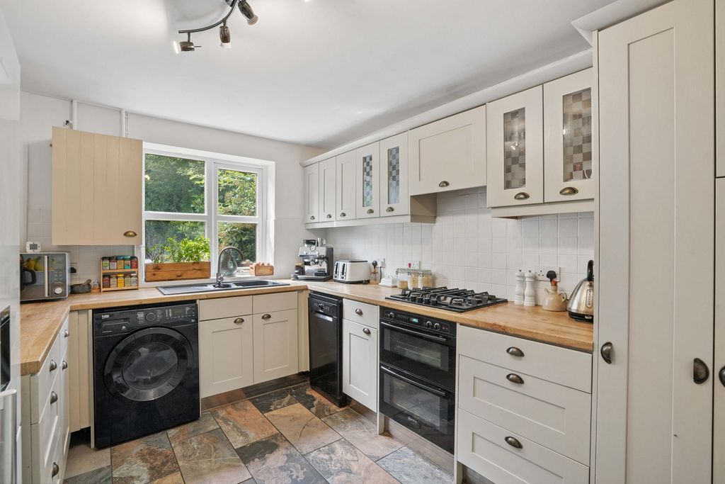 Property photo 3 of 23 Kitchen