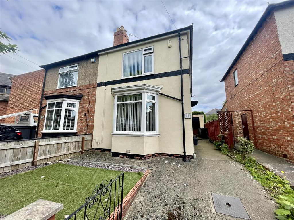 Property photo 1 of 8 Externally