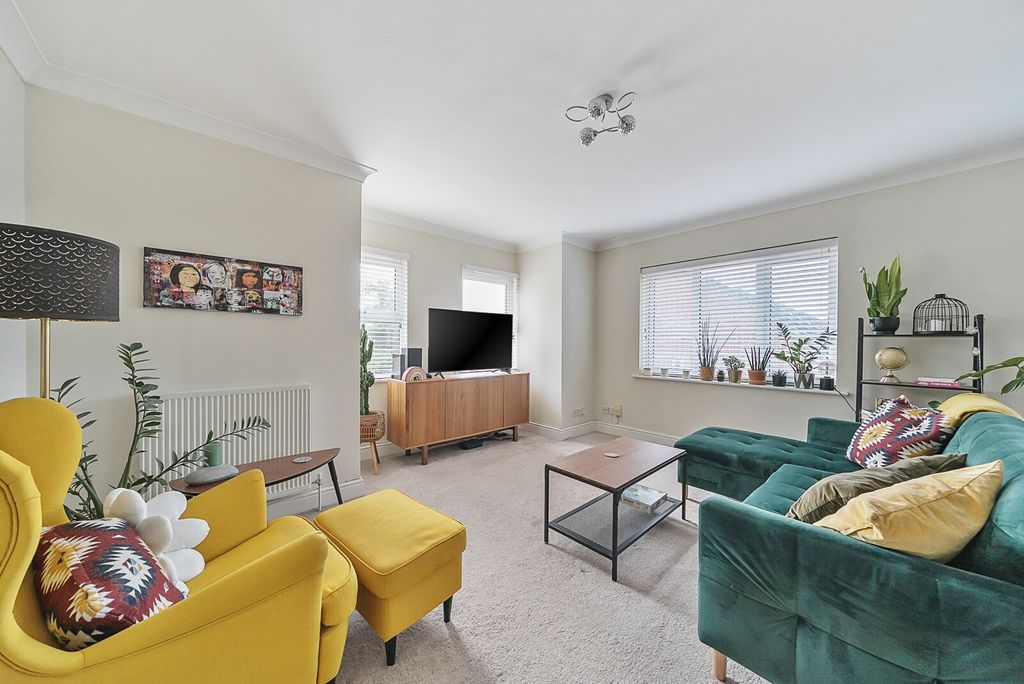 Property photo 3 of 23 1324265-8-687A060...
