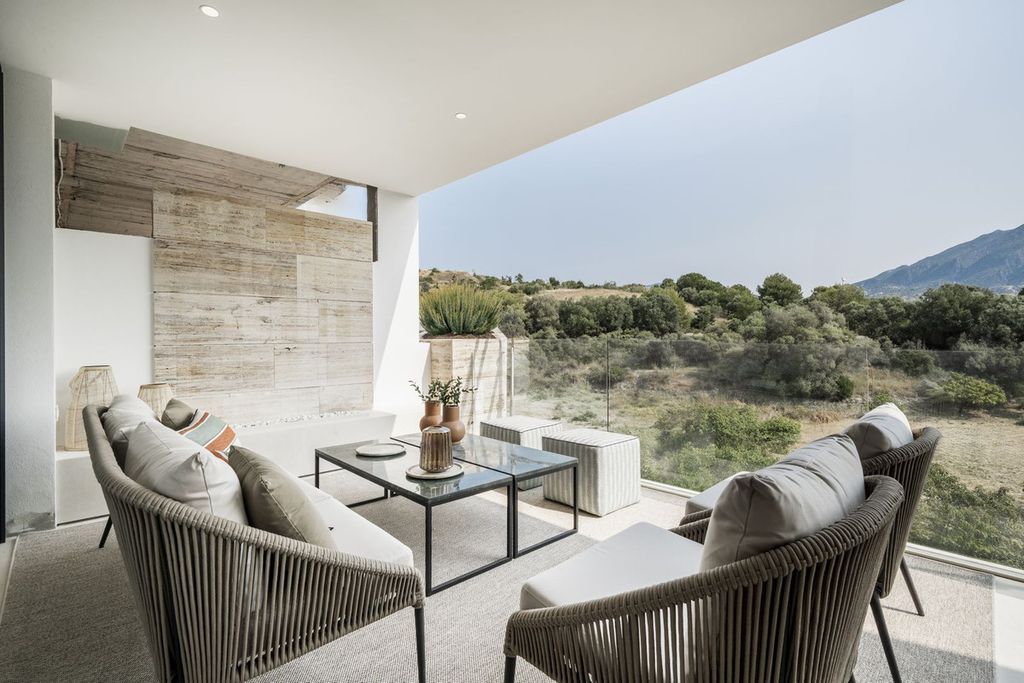 Property photo 2 of 44