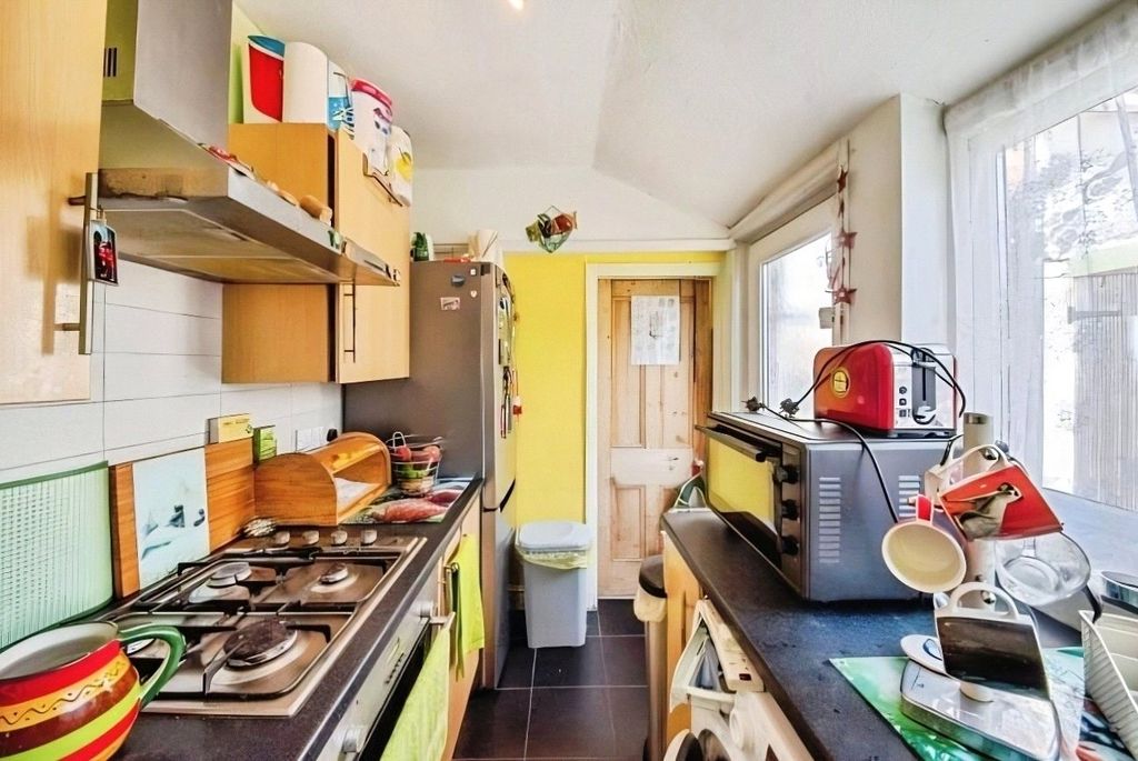 Property photo 2 of 9 Kitchen