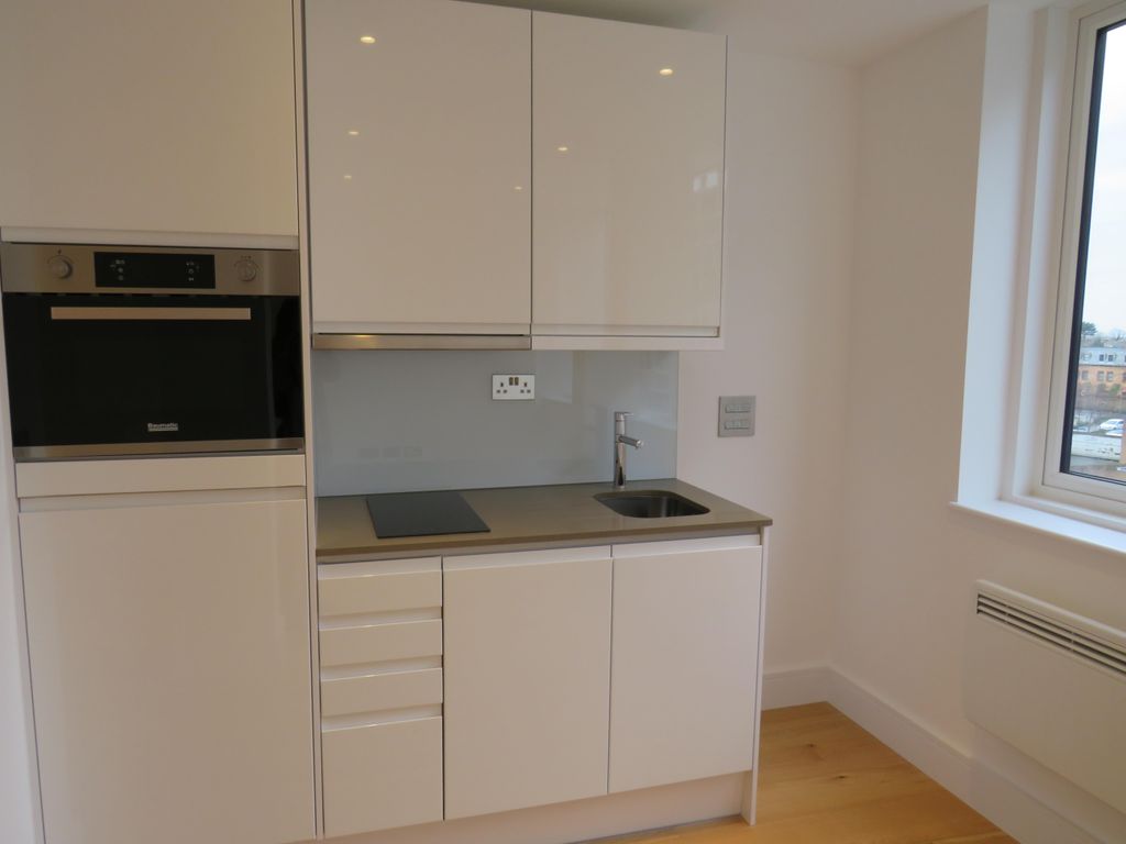 Property photo 3 of 8 Kitchen