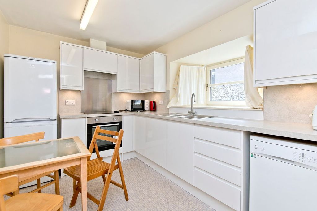 Additional image 4 of 3 bed flat for sale205A South Street, St Andrews KY16