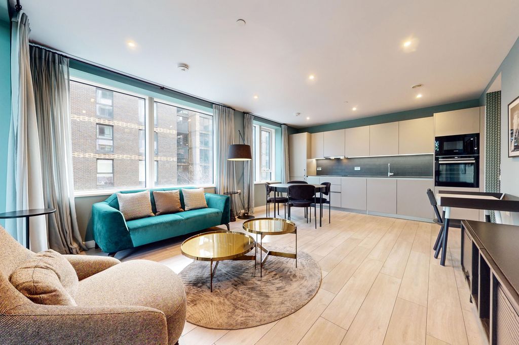 Property photo 2 of 22