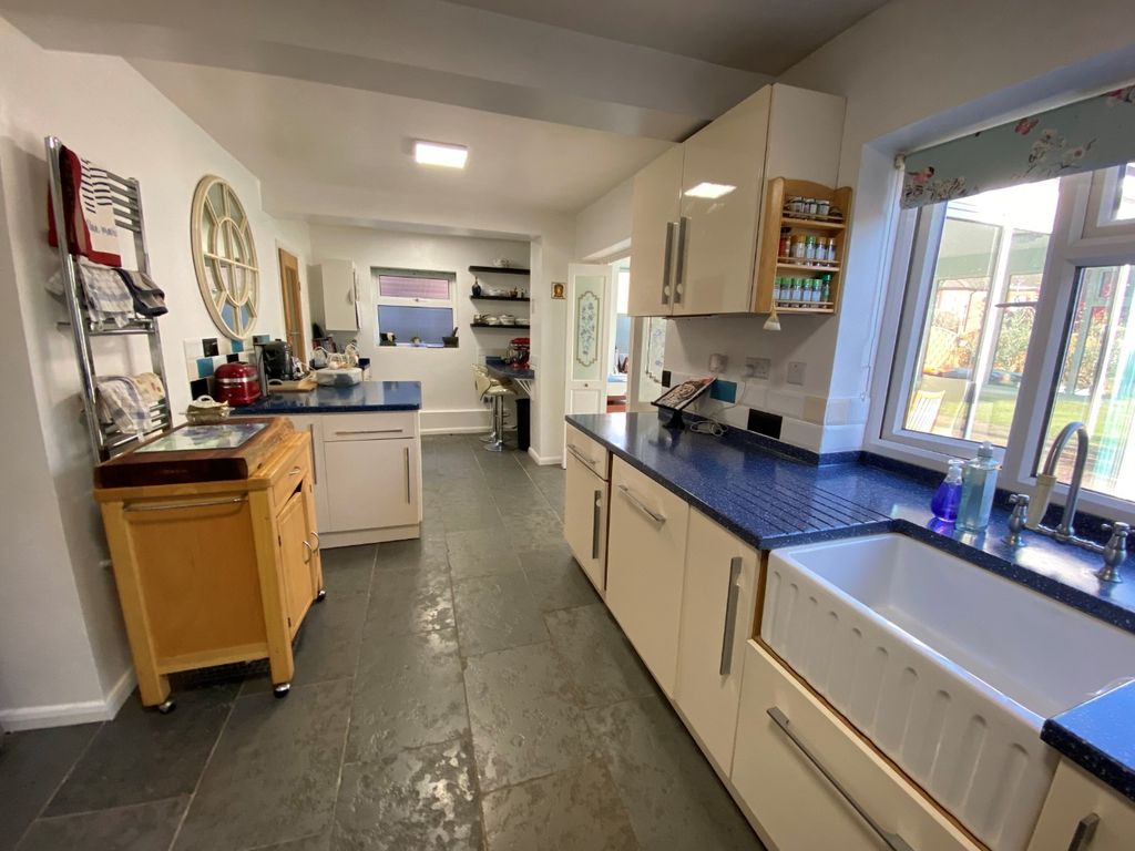 Property photo 3 of 16 3694056