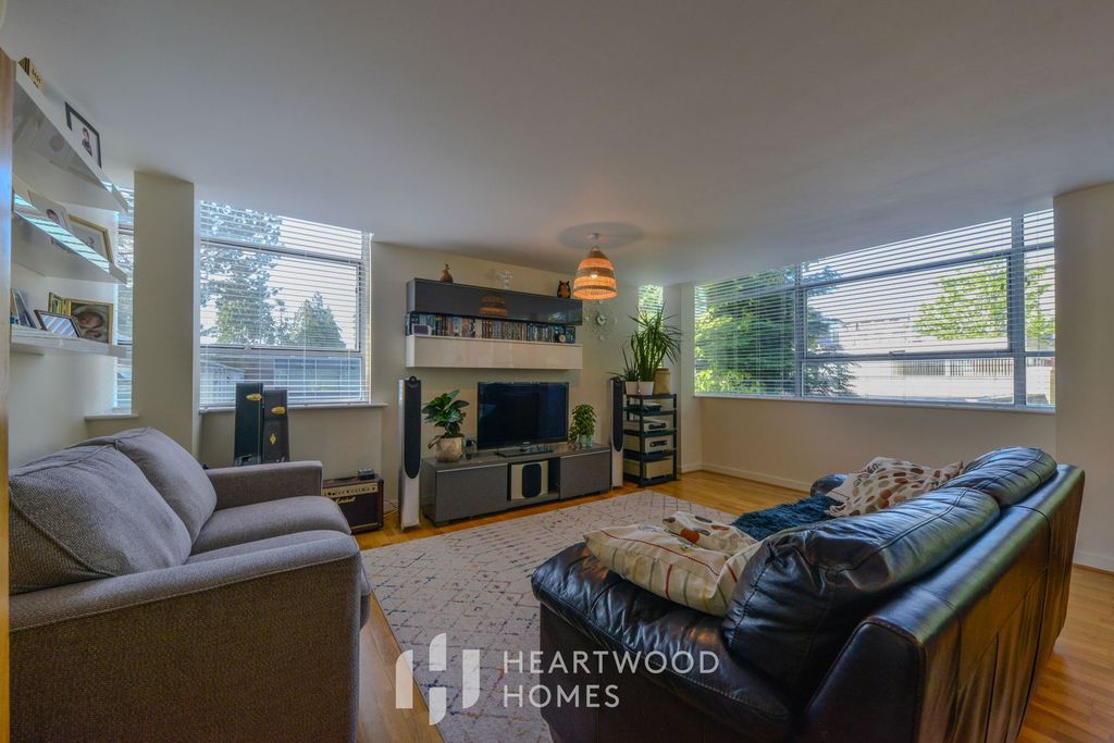 Property photo 1 of 21