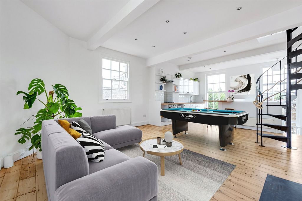 Property photo 2 of 14