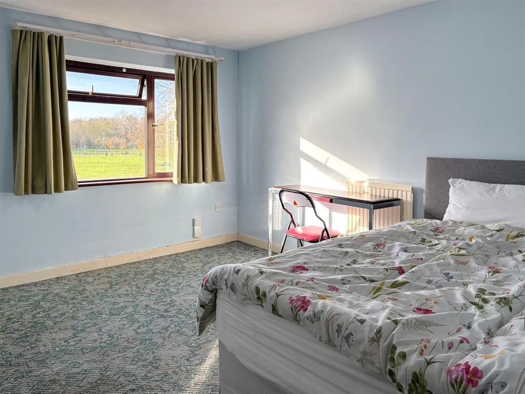 Property photo 2 of 15 Parry Avenue, E6, House For Sale By Barrain London