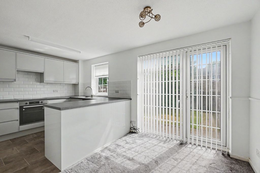Property photo 2 of 15 5140263