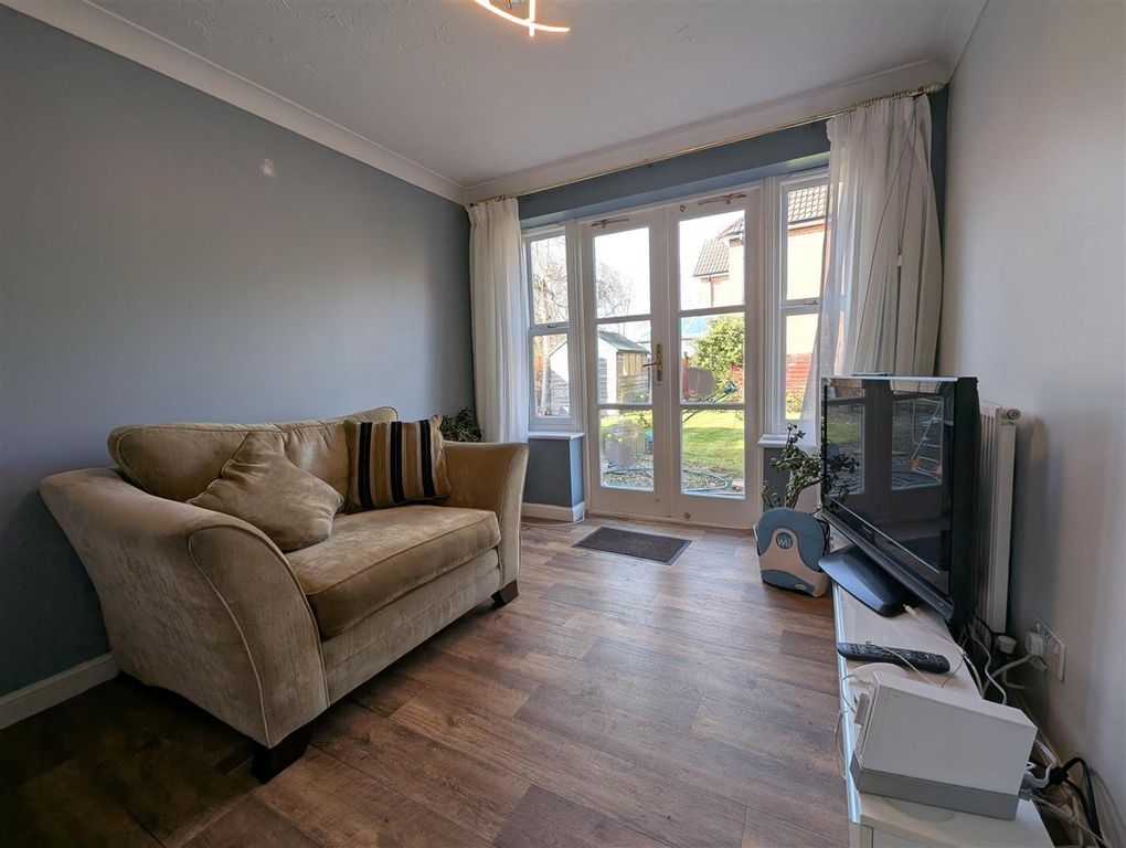 Property photo 3 of 15 Sitting Room