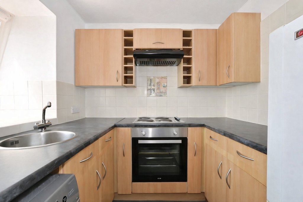 Property photo 3 of 8 Kitchen