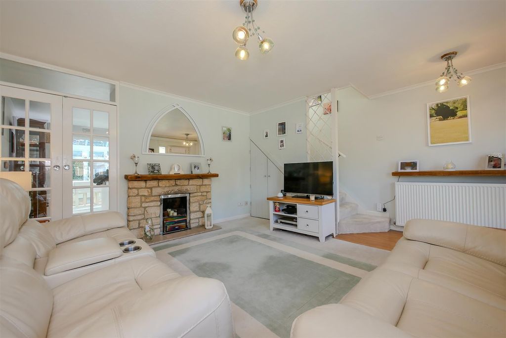 Property photo 3 of 20 Lounge