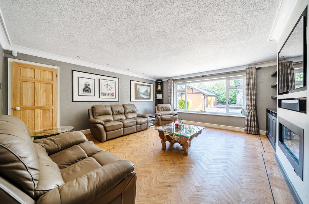 Property photo 3 of 19 Photo 7