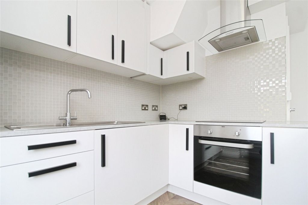 Property photo 1 of 17 Kitchen
