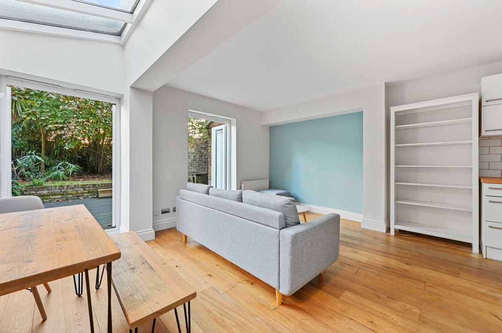 Property photo 2 of 11