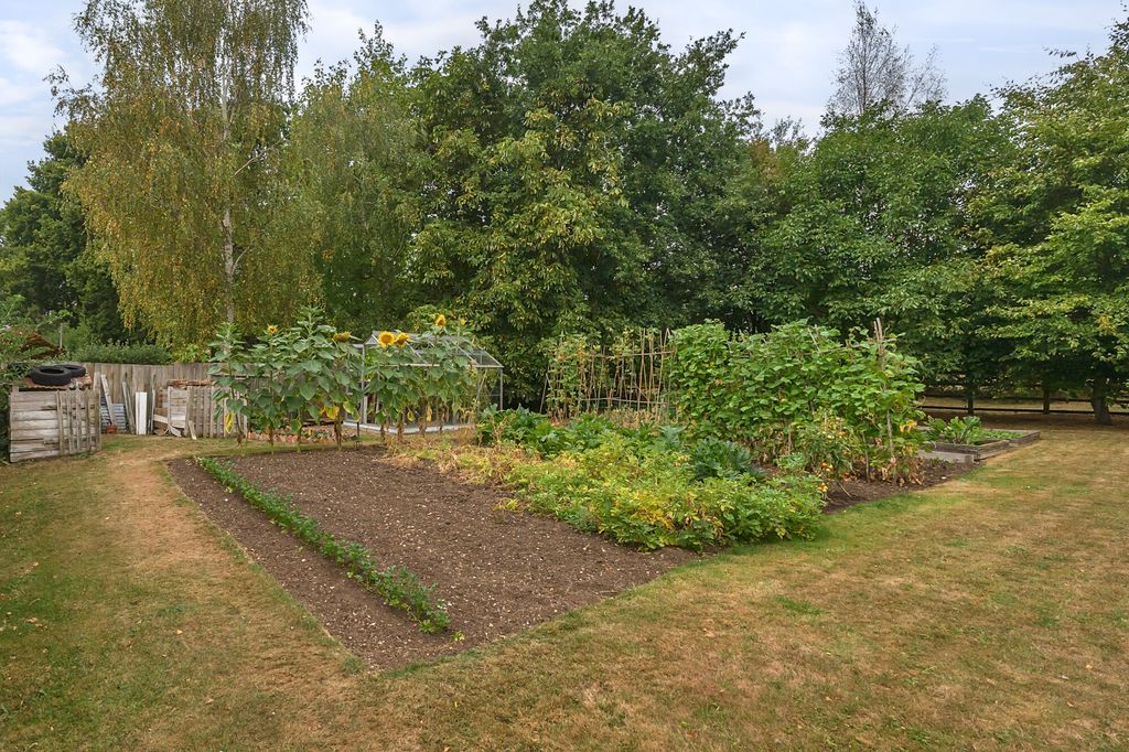 Property photo 2 of 26