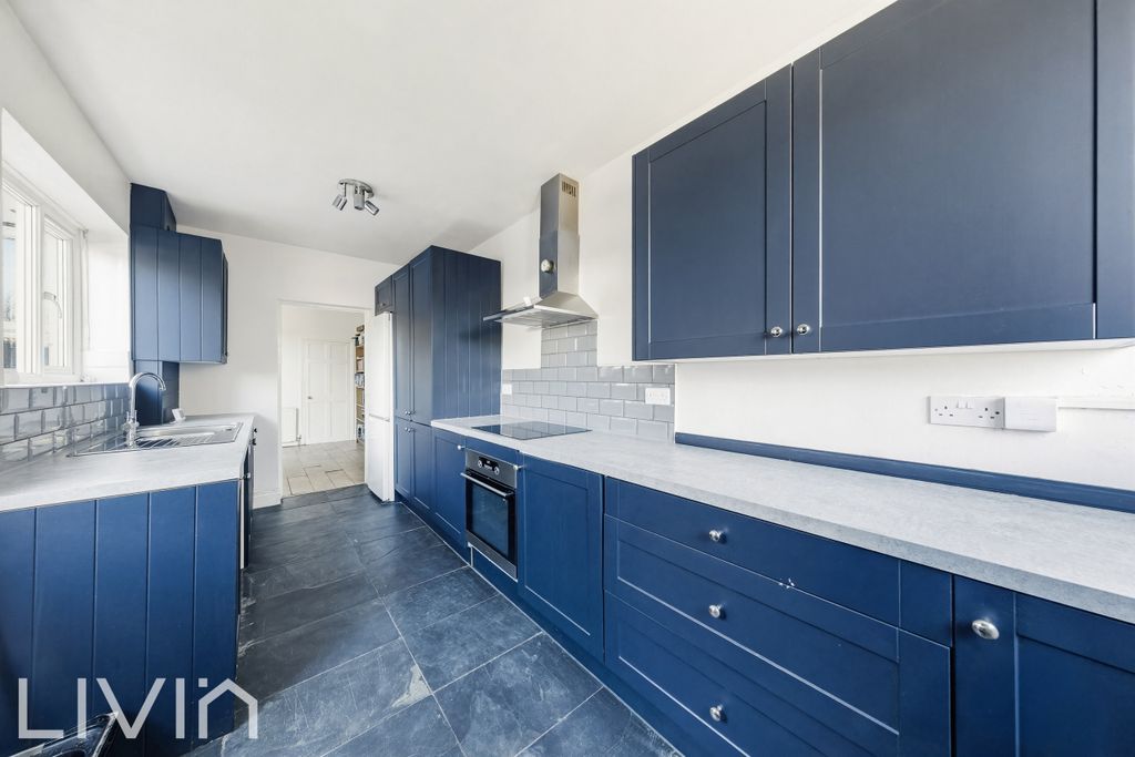 Property photo 2 of 12 5