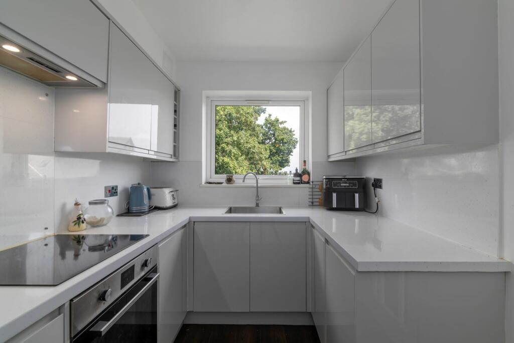 Property photo 3 of 14 Kitchen