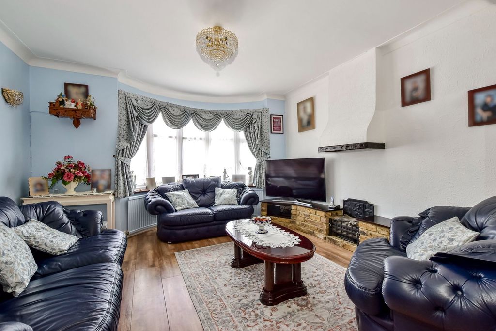 Property photo 2 of 13