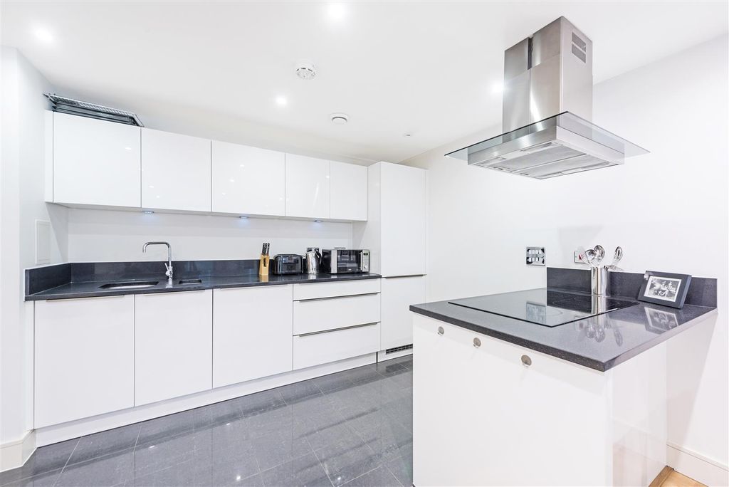 Property photo 2 of 10 Kitchen