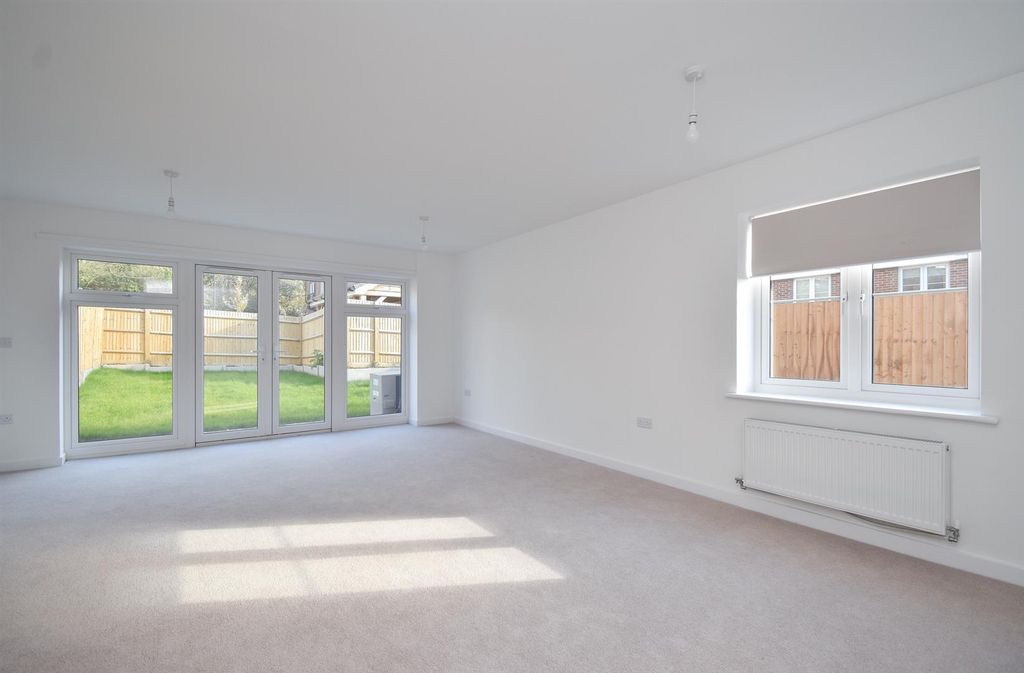 Property photo 2 of 23 Living Room